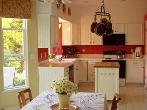 Cottage kitchens are inspired by smaller kitchens of the past and designed to feel cosy and unpretentious.